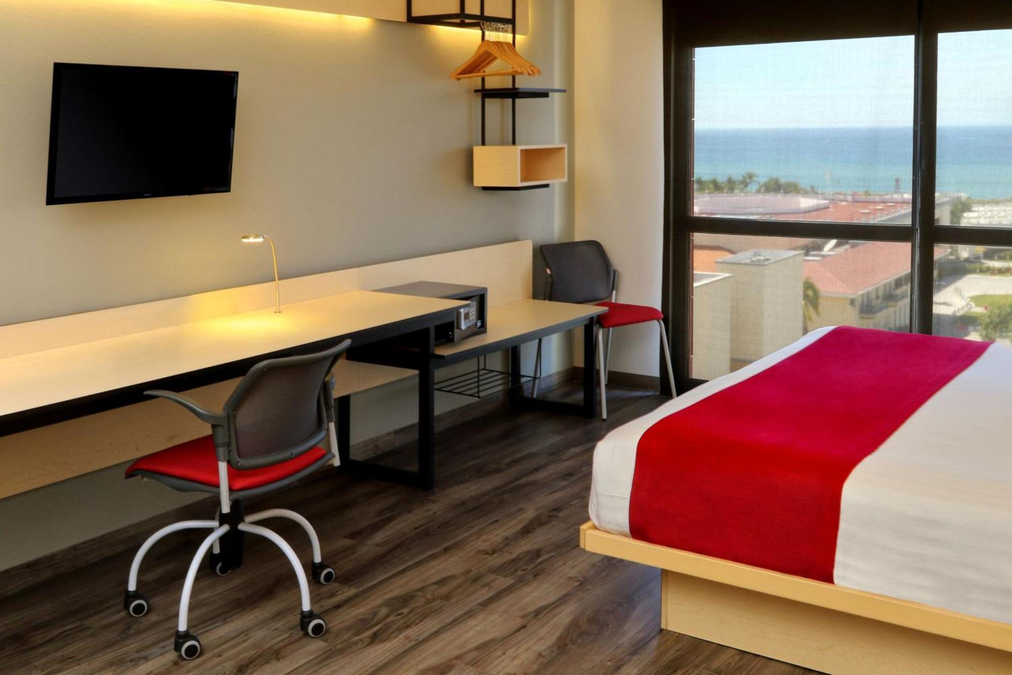 City Express Plus By Marriott Puerto Vallarta Buitenkant foto